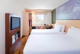 ibis Vientiane Nam Phu Hotel