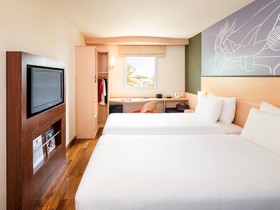 ibis Vientiane Nam Phu Hotel