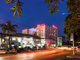 ibis Vientiane Nam Phu Hotel