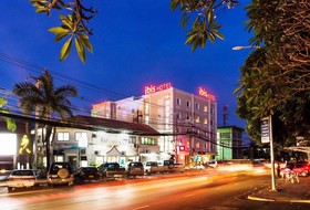 ibis Vientiane Nam Phu Hotel
