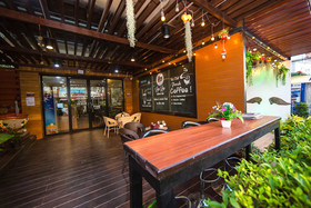 Lao Lao Cafe and Hostel