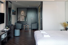 Riverside Hotel