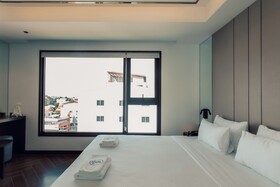 Riverside Hotel