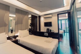Riverside Hotel