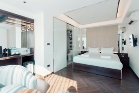 Riverside Hotel