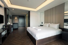 Riverside Hotel