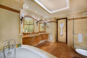 Hilton Beirut Metropolitan Palace Hotel