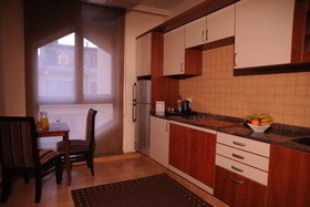 Queen's Suite Hotel