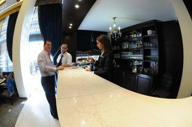 Queen's Suite Hotel