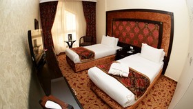 Queen's Suite Hotel