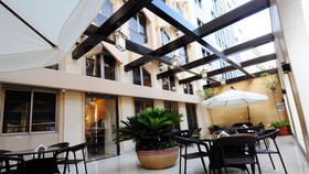 Queen's Suite Hotel