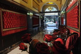 Queen's Suite Hotel