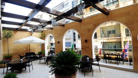 Queen's Suite Hotel