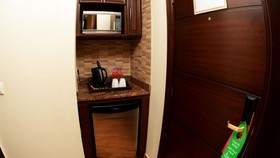 Queen's Suite Hotel