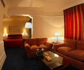 Takaya Suites Hotel