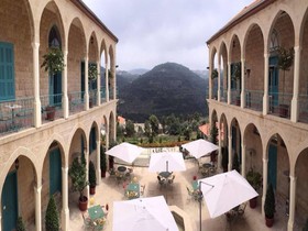 Deir Al Oumara Hotel