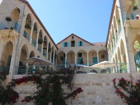 Deir Al Oumara Hotel