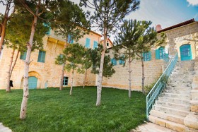 Deir Al Oumara Hotel