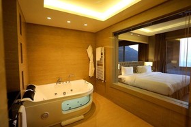 Mist Hotel & Spa By Warwick