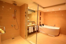 Mist Hotel & Spa By Warwick
