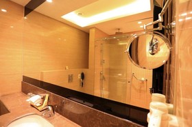 Mist Hotel & Spa By Warwick