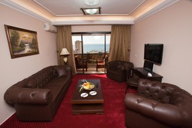 Queen's Land Hotel