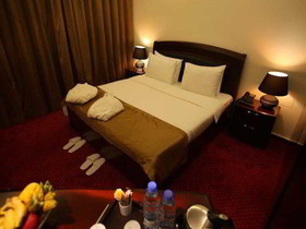 Queen's Land Hotel
