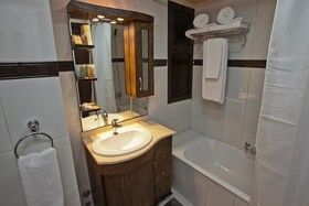 Queen's Land Hotel