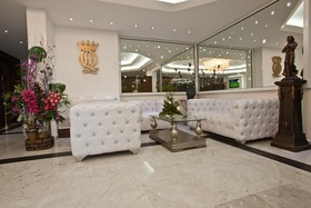 Queen's Land Hotel