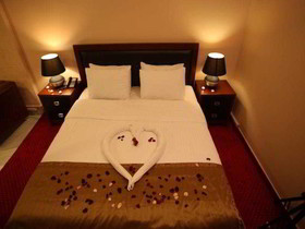 Queen's Land Hotel