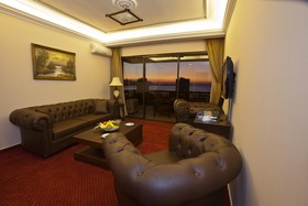Queen's Land Hotel