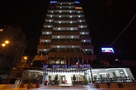 Queen's Land Hotel