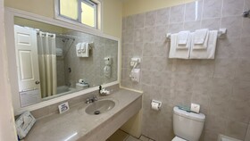 Bay Gardens Inn
