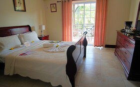 Marigot Beach Club Hotel & Dive Resort
