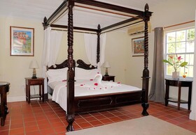 Marigot Beach Club Hotel & Dive Resort