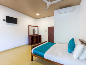 A4 Holiday Inn by Yoho