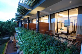 The Lake Forest Hotel