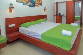 Travellers Hotel Hikkaduwa
