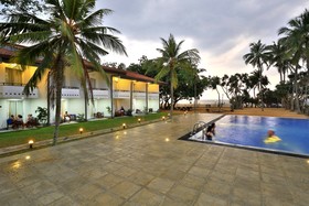 Hibiscus Beach Hotel & Villas