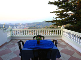Alcam Holiday Home