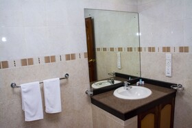Hotel Lakefield