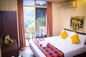 Hotel Lakefield