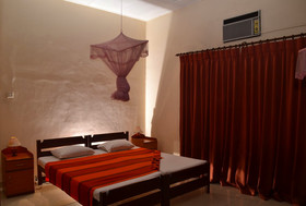 Ivy Banks Lake Round Hotel