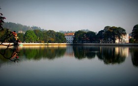 Ivy Banks Lake Round Hotel