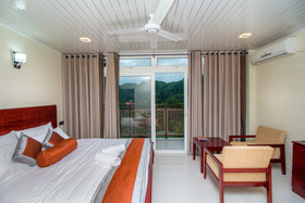 Janora Hills