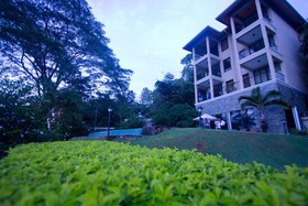 Randholee Resort & Spa