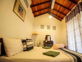 Airport Green Olive Villa