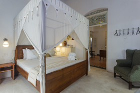Royce Boutique Hotel
