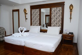 Araliya Green Hills Hotel