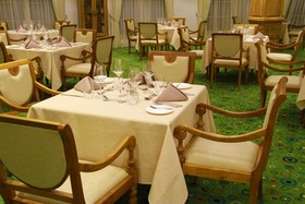 Araliya Green Hills Hotel